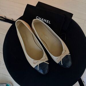 Chanel beige cream black ballet flats